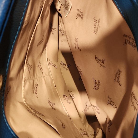 Thirty-one Jewell purse with extra zip pouch. - Picture 4 of 4